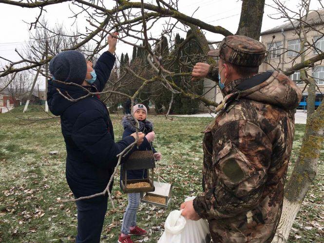 Новини Вінниці - фото з Їдальні для птахів: вінницькі школярі виготовили кілька тисяч годівничок для пернатих Їдальні для птахів: вінницькі школярі виготовили кілька тисяч годівничок для пернатих, фото №2 на сайті 20minut.ua