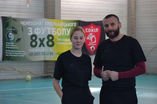 Новини Хмельницького - фото з “Подруги в шоці, що я почала цим займатися”: як 15-річна хмельничанка працює футзальним арбітром Нет описания.