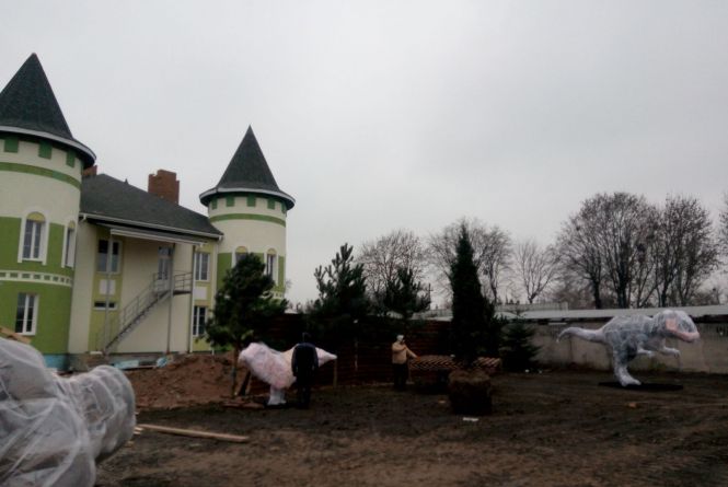 Новини Вінниці - фото з Важливе за тиждень. Найцікавіші новини від 7 до 14 грудня, які ви могли пропустити Відкриття резиденції святого Миколая під питанням, але динозаврів встановлюють