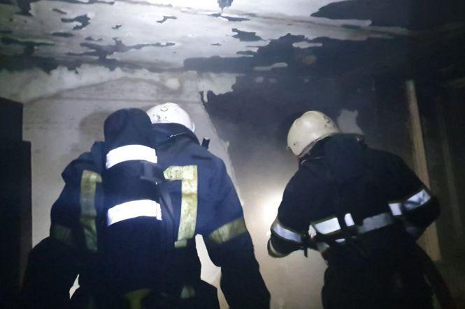 Новини Хмельницького - фото з У Кам'янці вночі горіла дев’ятиповерхівка: загинула людина (ФОТО) У Кам'янці вночі горіла дев’ятиповерхівка: загинула людина (ФОТО), фото №1 на сайті vsim.ua