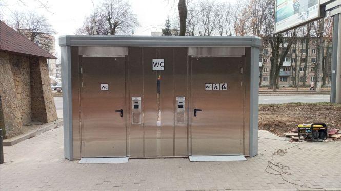 Новини Вінниці - фото з За вбиральню біля Лісопарку віддали 1,5 мільйона. Які ціни на туалети у інших містах? За вбиральню біля Лісопарку віддали 1,5 мільйона. Які ціни на туалети у інших містах?, фото №1 на сайті 20minut.ua