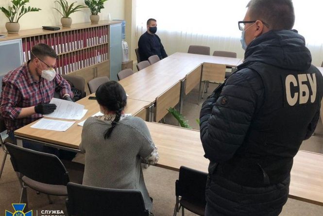 Новини Вінниці - фото з «Солона справа». Судитимуть трьох посадовців мерії за розтрату п'яти мільйонів «Солона справа». Під час обшуків у кабінетах міськради спецслужба мільйони не знайшла