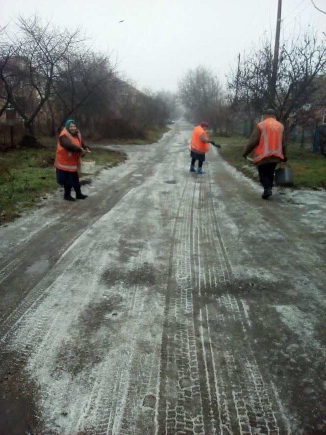 Боротьба з ожеледицею в Козятині продовжується. Де посипали?, фото №1 на сайті 20minut.ua
