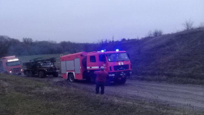 Новини Хмельницького - фото з На Хмельниччині вантажівка застрягла серед дороги та заблокувала рух (ВІДЕО) На Хмельниччині вантажівка застрягла серед дороги та заблокувала рух (ВІДЕО), фото №1 на сайті vsim.ua