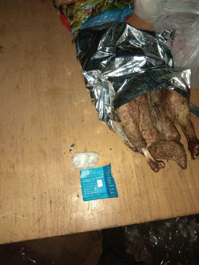 Новини Хмельницького - фото з Сім-карта у качці та телефон у смальці: як мешканцям хмельницького СІЗО передають заборонені речі Сім-карта у качці та телефон у смальці: як мешканцям хмельницького СІЗО передають заборонені речі, фото №2 на сайті vsim.ua