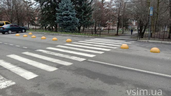 Біля перинатального центру встановили напівсфери: ви за чи проти?, фото №2 на сайті vsim.ua