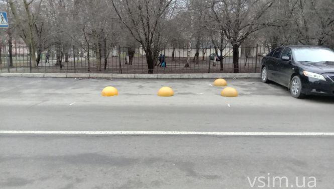 Біля перинатального центру встановили напівсфери: ви за чи проти?, фото №1 на сайті vsim.ua