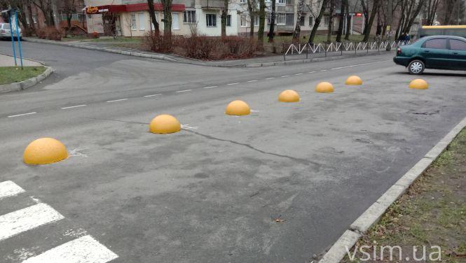 Біля перинатального центру встановили напівсфери: ви за чи проти?, фото №3 на сайті vsim.ua