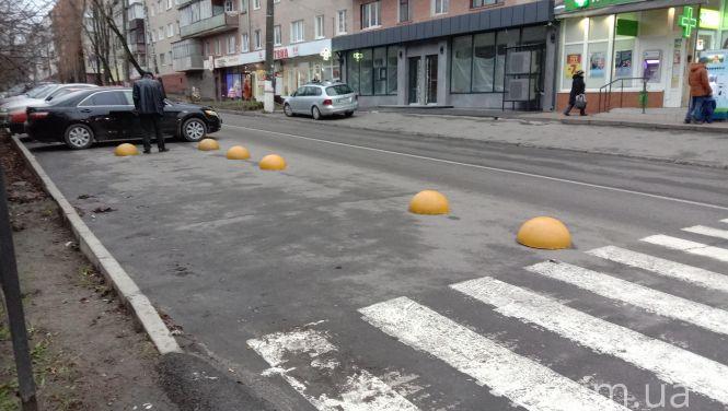 Біля перинатального центру встановили напівсфери: ви за чи проти?, фото №4 на сайті vsim.ua