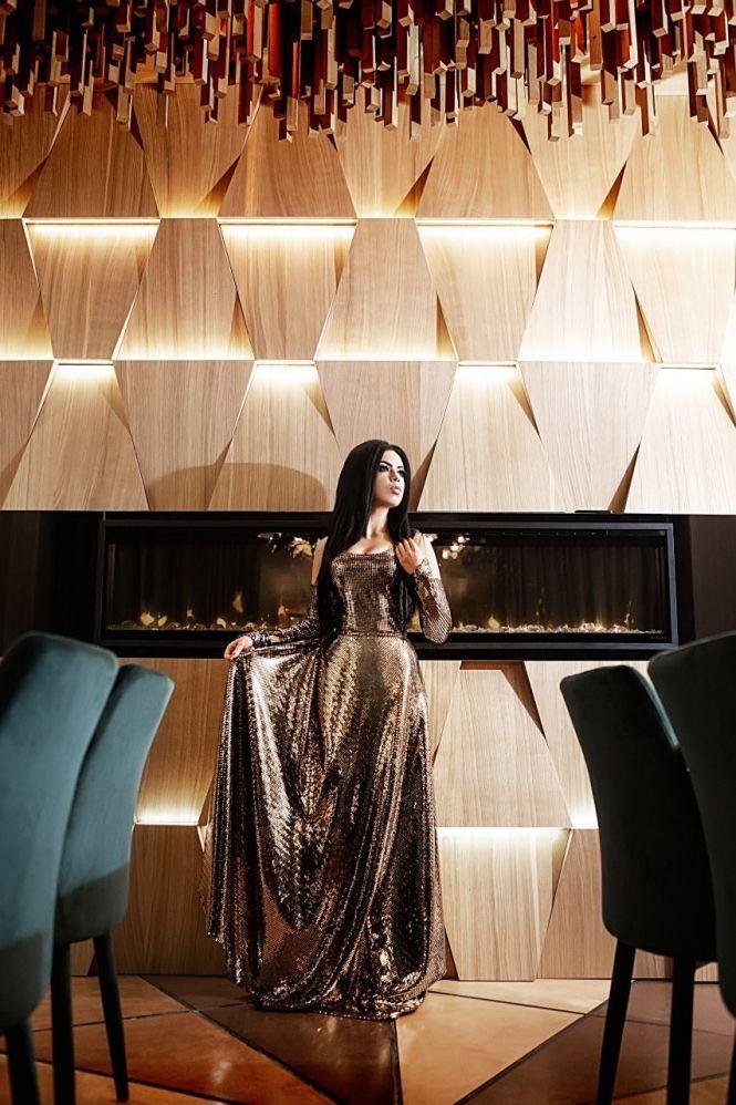 Сріблясті сукні, класичні смокінги. Вінницькі дизайнери радять вбрання на новорічні вечірки, фото №6 на сайті 20minut.ua