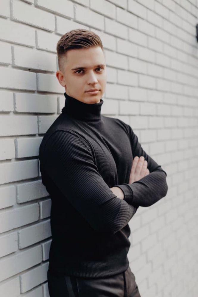 Сріблясті сукні, класичні смокінги. Вінницькі дизайнери радять вбрання на новорічні вечірки, фото №10 на сайті 20minut.ua