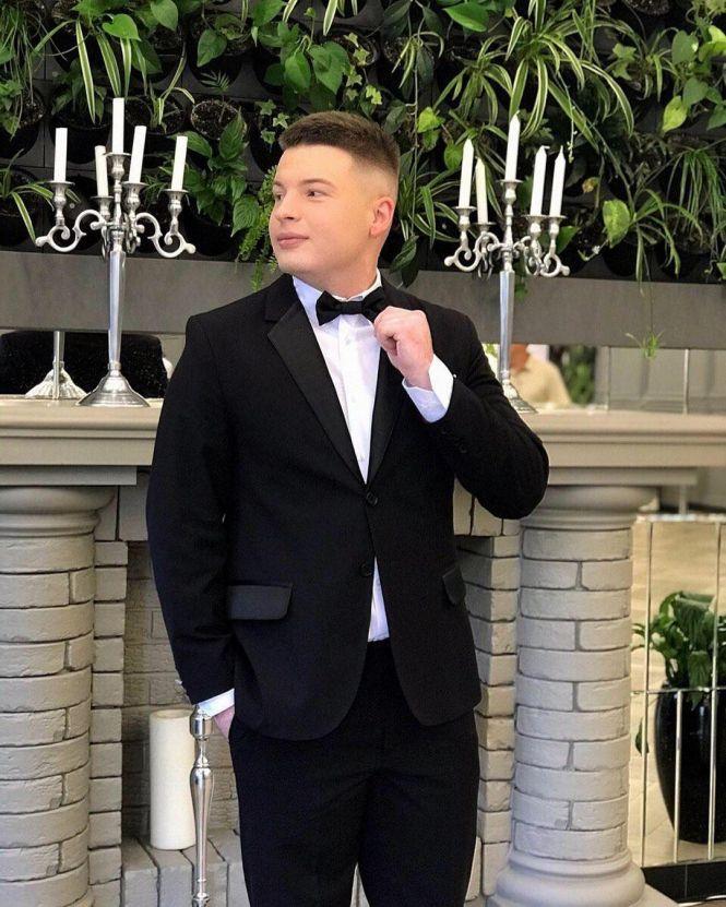 Сріблясті сукні, класичні смокінги. Вінницькі дизайнери радять вбрання на новорічні вечірки, фото №9 на сайті 20minut.ua