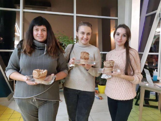 Новини Вінниці - фото з Як глинотерапія вчить жити «тут і тепер» і не боятися помилок. Лікування творчістю триває Як глинотерапія вчить жити «тут і тепер» і не боятися помилок. Лікування творчістю триває, фото №2 на сайті 20minut.ua