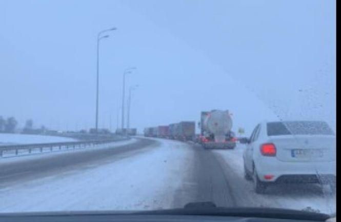 Новини Вінниці - фото з Перші наслідки негоди: на об’їзній масштабна аварія. Дорога перекрита Перші наслідки негоди: на об’їзній масштабна аварія. Дорога перекрита, фото №2 на сайті 20minut.ua