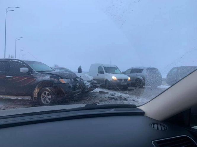 Новини Вінниці - фото з Перші наслідки негоди: на об’їзній масштабна аварія. Дорога перекрита Перші наслідки негоди: на об’їзній масштабна аварія. Дорога перекрита, фото №1 на сайті 20minut.ua