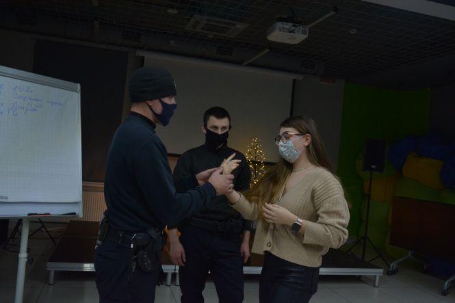Новини Вінниці - фото з Коли несила мовчати: яким буває домашнє насильство і як себе захистити Коли несила мовчати: яким буває домашнє насильство і як себе захистити, фото №8 на сайті 20minut.ua