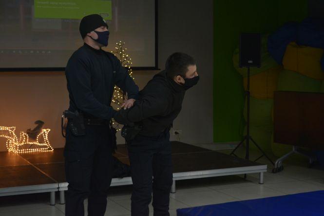 Новини Вінниці - фото з Коли несила мовчати: яким буває домашнє насильство і як себе захистити Коли несила мовчати: яким буває домашнє насильство і як себе захистити, фото №7 на сайті 20minut.ua