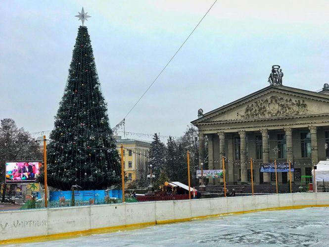 Новини Тернополя - фото з Було-стало: як змінювалась новорічна ялинка у Тернополі. Ретрофото Було-стало: як змінювалась новорічна ялинка у Тернополі. Ретрофото, фото №12 на сайті 20minut.ua