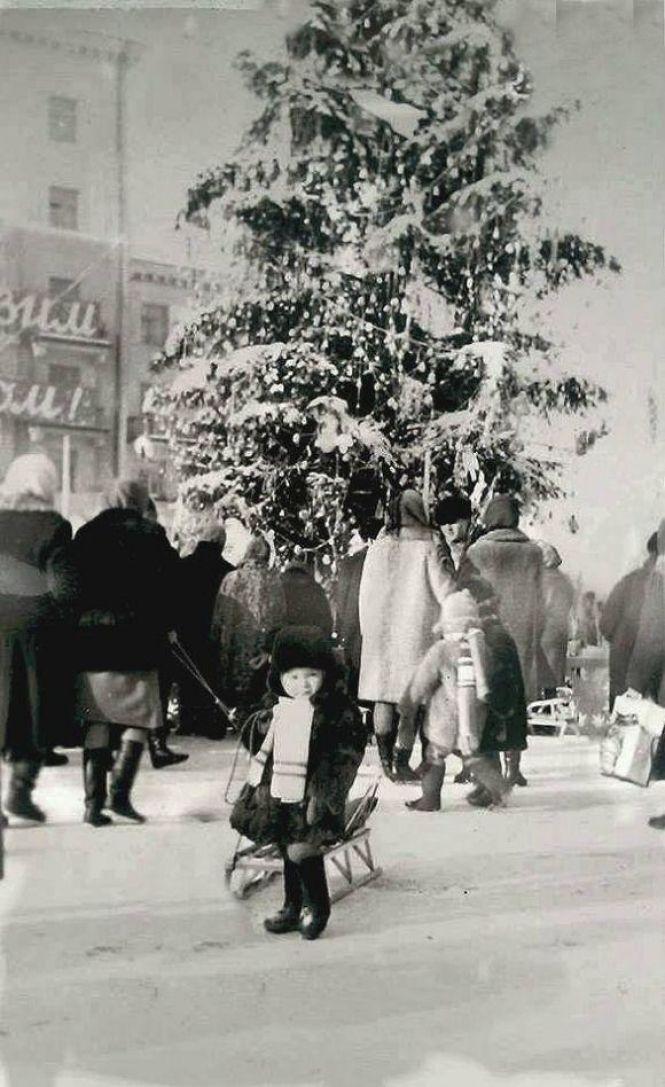 Новини Тернополя - фото з Було-стало: як змінювалась новорічна ялинка у Тернополі. Ретрофото Було-стало: як змінювалась новорічна ялинка у Тернополі. Ретрофото, фото №4 на сайті 20minut.ua
