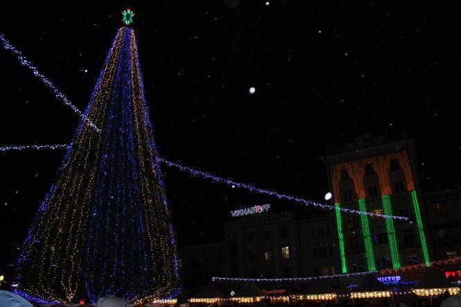 Новини Тернополя - фото з Було-стало: як змінювалась новорічна ялинка у Тернополі. Ретрофото Було-стало: як змінювалась новорічна ялинка у Тернополі. Ретрофото, фото №9 на сайті 20minut.ua