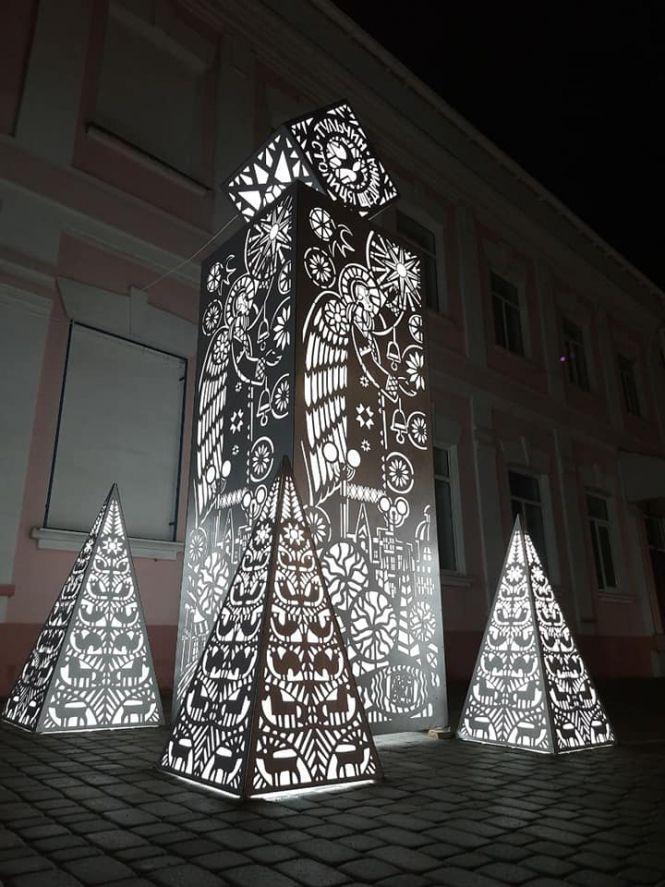 Новини Вінниці - фото з «Тульчин — столиця «Щедрика». Незвичну інсталяцію встановили у місті Леонтовича «Тульчин — столиця «Щедрика». Незвичну інсталяцію встановили у місті Леонтовича, фото №2 на сайті 20minut.ua