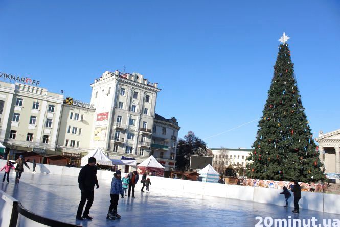 Новини Тернополя - фото з Було-стало: як змінювалась новорічна ялинка у Тернополі. Ретрофото Було-стало: як змінювалась новорічна ялинка у Тернополі. Ретрофото, фото №8 на сайті 20minut.ua