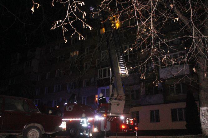 Новини Хмельницького - фото з У Хмельницькому горіла квартира у багатоповерхівці: загинула жінка (ВІДЕО) У Хмельницькому горіла квартира у багатоповерхівці: загинула жінка (ВІДЕО), фото №4 на сайті vsim.ua