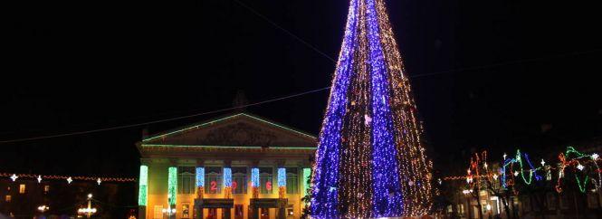 Новини Тернополя - фото з Було-стало: як змінювалась новорічна ялинка у Тернополі. Ретрофото Було-стало: як змінювалась новорічна ялинка у Тернополі. Ретрофото, фото №7 на сайті 20minut.ua