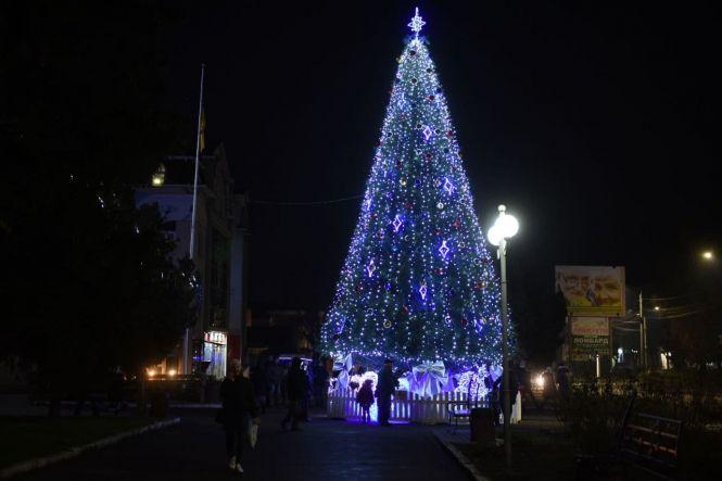 Новини Вінниці - фото з «Тульчин — столиця «Щедрика». Незвичну інсталяцію встановили у місті Леонтовича «Тульчин — столиця «Щедрика». Незвичну інсталяцію встановили у місті Леонтовича, фото №3 на сайті 20minut.ua