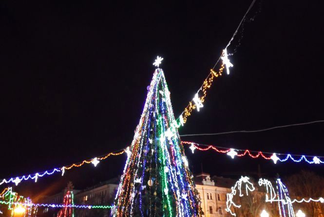 Новини Тернополя - фото з Було-стало: як змінювалась новорічна ялинка у Тернополі. Ретрофото Було-стало: як змінювалась новорічна ялинка у Тернополі. Ретрофото, фото №6 на сайті 20minut.ua