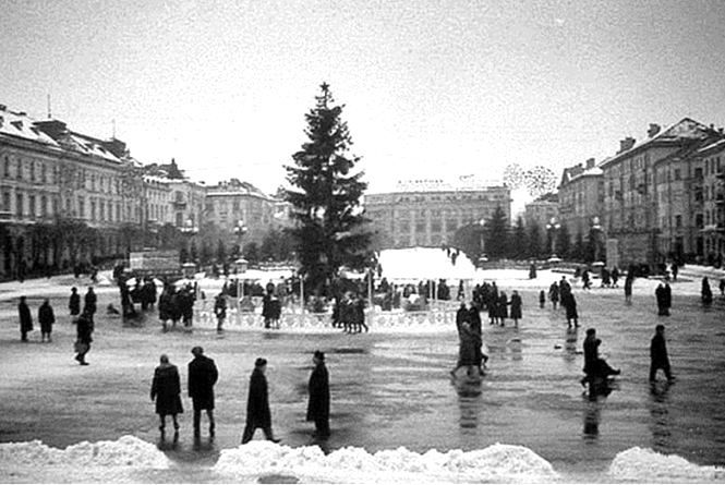 Новини Тернополя - фото з Було-стало: як змінювалась новорічна ялинка у Тернополі. Ретрофото Було-стало: як змінювалась новорічна ялинка у Тернополі. Ретрофото, фото №2 на сайті 20minut.ua