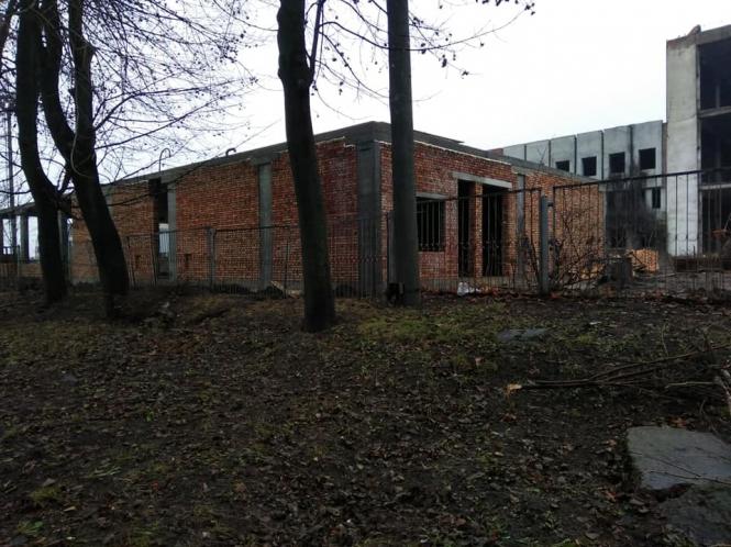 Новини Хмельницького - фото з Що відомо про будівництво “McDonald’s” у Хмельницькому На изображении может находиться: дерево, дом, на улице и природа