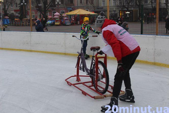 Новини Тернополя - фото з Ковзанка вже працює. Скільки коштує покататися та чи можна зі своїми ковзанами? Ковзанка вже працює. Скільки коштує покататися та чи можна зі своїми ковзанами?, фото №2 на сайті 20minut.ua
