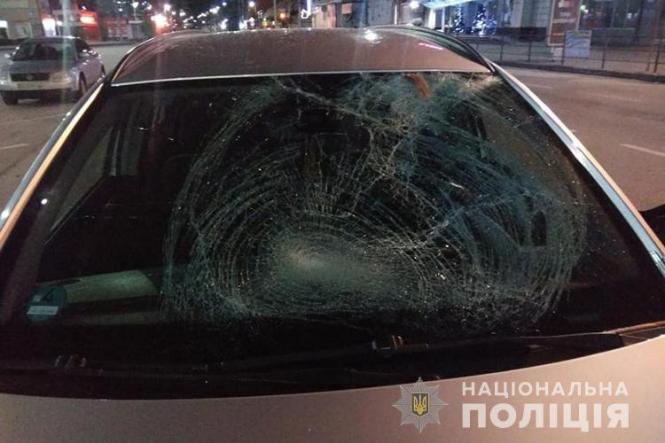 Новини Тернополя - фото з ДТП у Чорткові: розшукують водія, який збив жінку на "зебрі" та втік з місця події