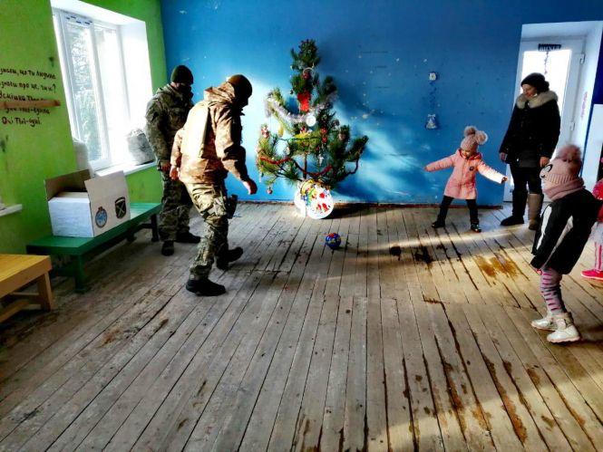 Винницкие АТОшники на Донбассе записали видеобращение к украинским артистам (Видео) 2 ec56c17ea62750b07c32f60602bf0b9c4781e974