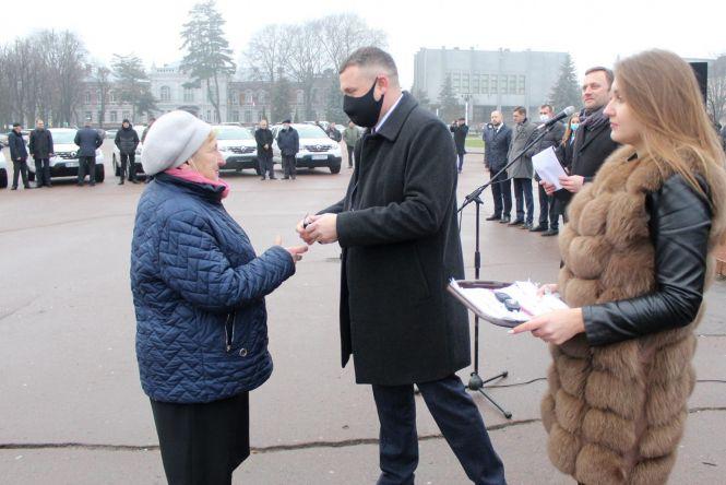 Новини Хмельницького - фото з Сімейні лікарі Хмельниччини отримали новенькі Renault за понад 13 мільйонів гривень