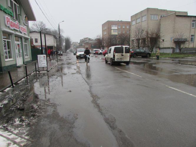 Новини Козятина - фото з Прогулянка Козятинщиною: дешевий хліб та козятинчани, яких «кропили» водою Прогулянка Козятинщиною: дешевий хліб та козятинчани, яких «кропили» водою, фото №1 на сайті 20minut.ua