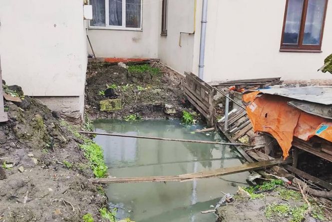 Новини Вінниці - фото з Важливе за вчора. Найцікавіші новини 31 грудня, які ви могли пропустити Смердючий подарунок сусідам. На Ширшова виявили «вигрібний басейн»