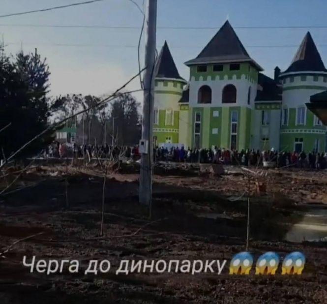 ВІДЕО ДНЯ. До «Парку динозаврів» стоять кілометрові черги вінничан, фото №2 на сайті 20minut.ua