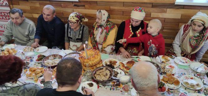 Новини Вінниці - фото з Калачі на Святвечір мають бути пісні. Майстер-клас від мешканців маленького села над Дністром Калачі на Святвечір мають бути пісні. Майстер-клас від мешканців маленького села над Дністром, фото №13 на сайті 20minut.ua