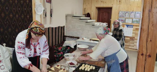 Новини Вінниці - фото з Калачі на Святвечір мають бути пісні. Майстер-клас від мешканців маленького села над Дністром Калачі на Святвечір мають бути пісні. Майстер-клас від мешканців маленького села над Дністром, фото №6 на сайті 20minut.ua