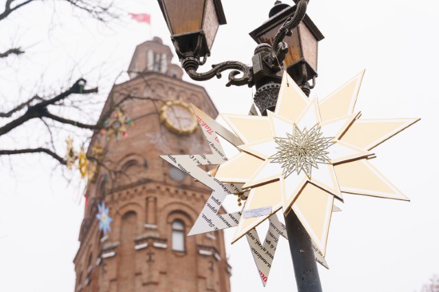 «Зимова феєрія»: на Європейській площі з'явились різдвяні зірки, фото №4 на сайті 20minut.ua