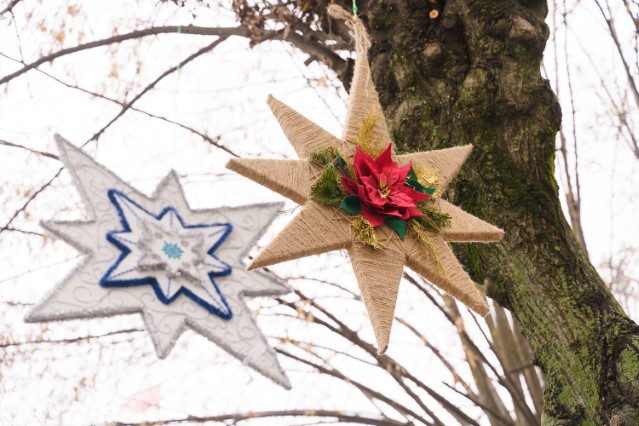 «Зимова феєрія»: на Європейській площі з'явились різдвяні зірки, фото №1 на сайті 20minut.ua