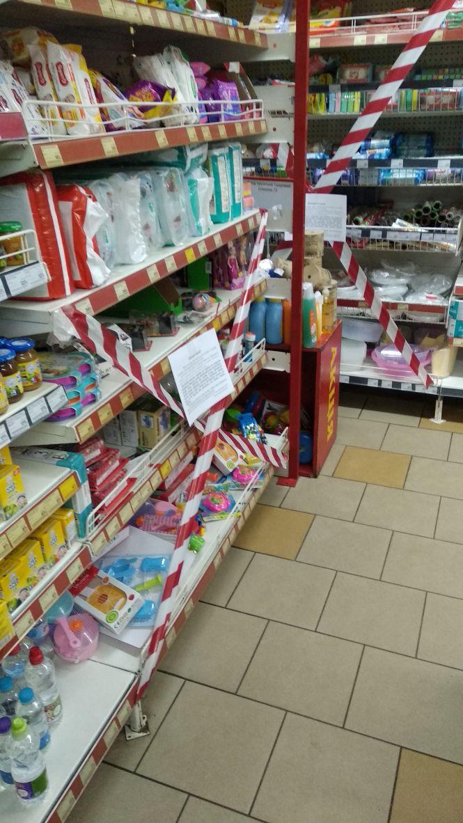 У житомирських супермаркетах обмежили доступ до деяких товарів. Фото дня, фото №4 на сайті 20minut.ua