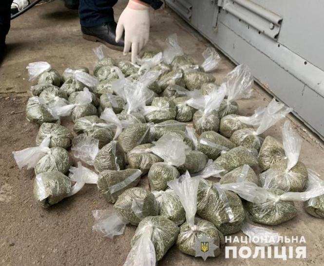На Житомирщині викрили групу наркоділків і ліквідували канал збуту наркотиків, фото №2 на сайті 20minut.ua