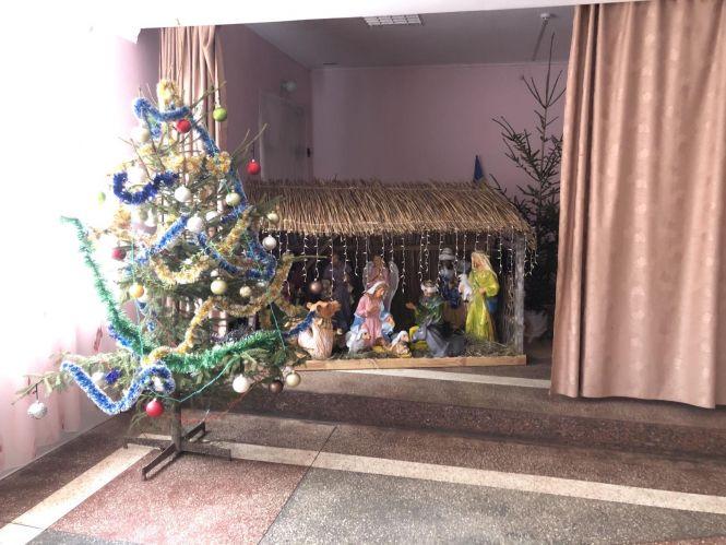 Новини Тернополя - фото з У Петриківському геріатричному пансіонаті знову спалах коронавірусу: як живуть постояльці в умовах карантину У Петриківському геріатричному пансіонаті знову спалах коронавірусу: як живуть постояльці в умовах карантину, фото №2 на сайті 20minut.ua