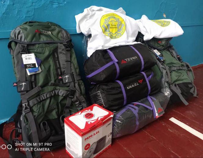 Новини Козятина - фото з «Школі-гімназії- дитячий садок» подарували туристичне спорядження «Школі-гімназії- дитячий садок» подарували туристичне спорядження, фото №1 на сайті 20minut.ua