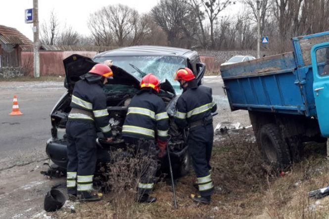 На Хмельниччині зіштовхнулися вантажівка та бус: 4 постраждалих (ВІДЕО), фото №1 на сайті vsim.ua