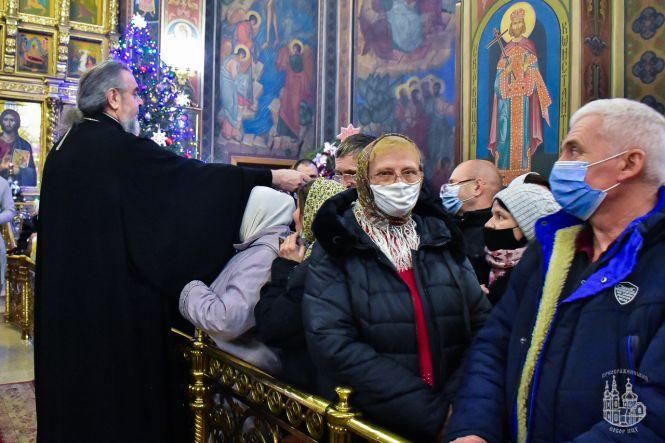 Новини Вінниці - фото з Додаткові служби та маски: як вінницькі храми відзначили Різдво та чи працюють у час локдауна Додаткові служби та маски: як вінницькі храми відзначили Різдво та чи працюють у час локдауна, фото №1 на сайті 20minut.ua