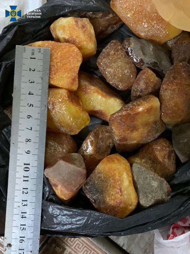 Новини Житомира - фото з Двоє мешканців Новограда-Волинського налагодили нелегальний збут оптових партій бурштину великих фракцій до Східної Азії Двоє мешканців Новограда-Волинського налагодили нелегальний збут оптових партій бурштину великих фракцій до Східної Азії, фото №3 на сайті 20minut.ua